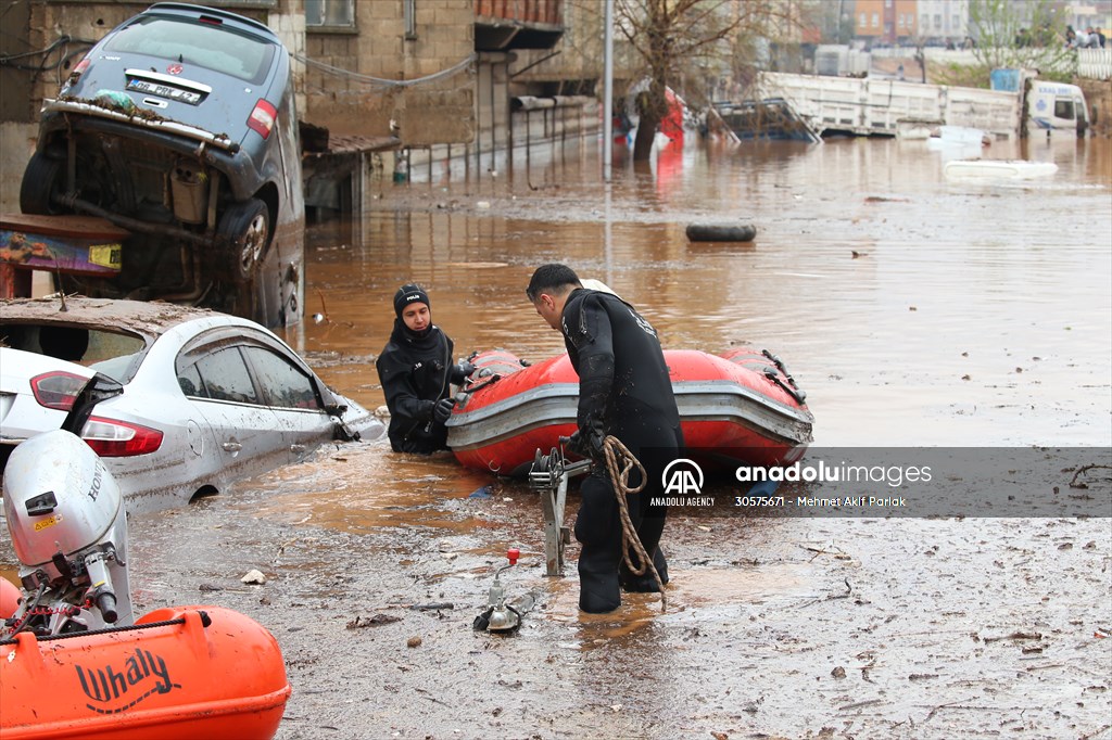 Rescue works continue for citizens stranded due to floods in Sanliurfa