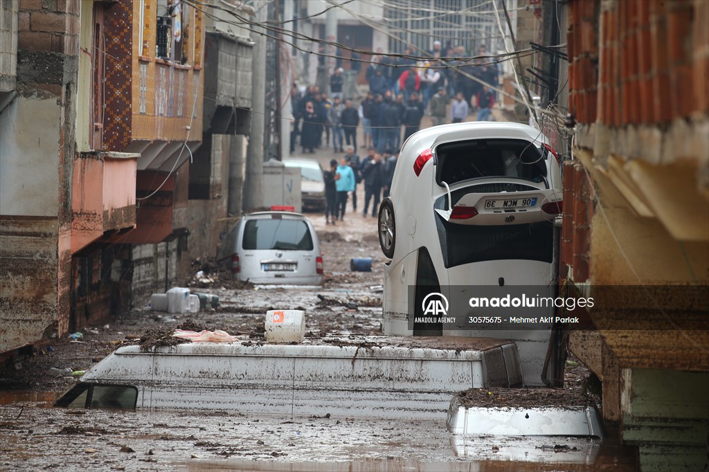 Rescue works continue for citizens stranded due to floods in Sanliurfa