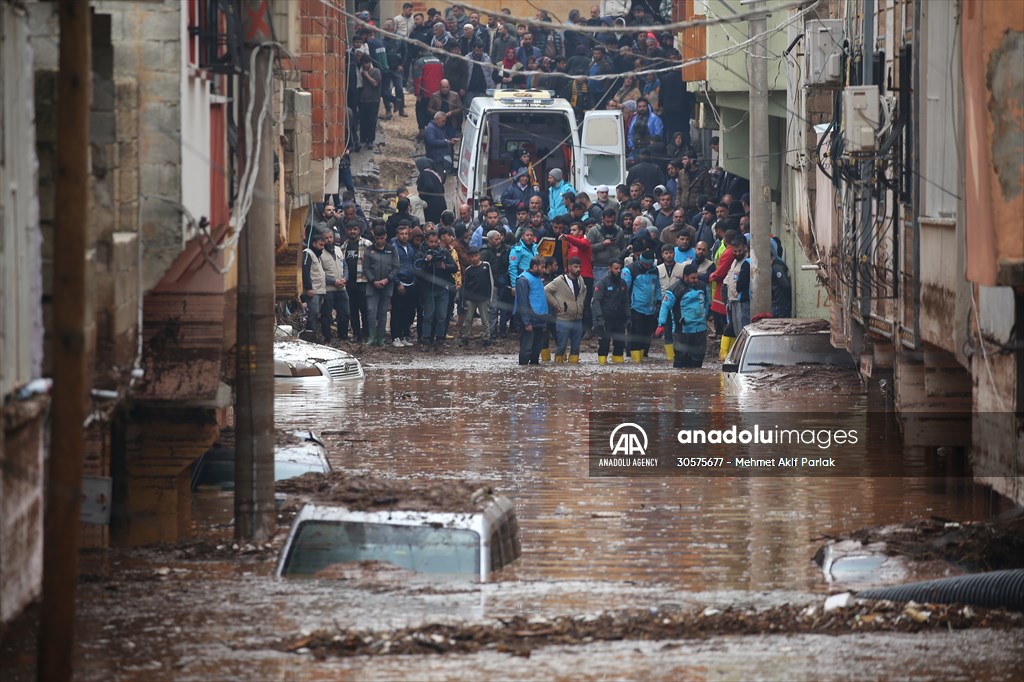 Rescue works continue for citizens stranded due to floods in Sanliurfa