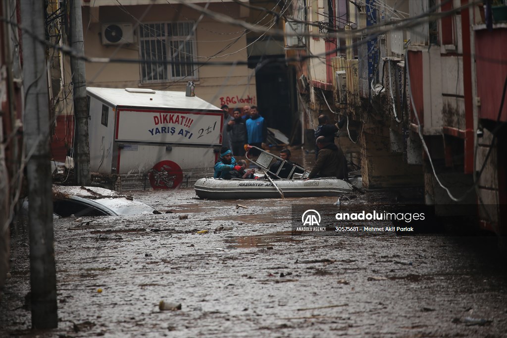 Rescue works continue for citizens stranded due to floods in Sanliurfa