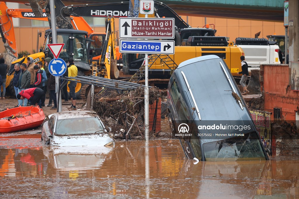 Rescue works continue for citizens stranded due to floods in Sanliurfa