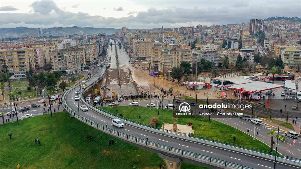 Şanlıurfa'da sel nedeniyle mahsur kalan vatandaşların kurtarılması için çalışma sürüyor