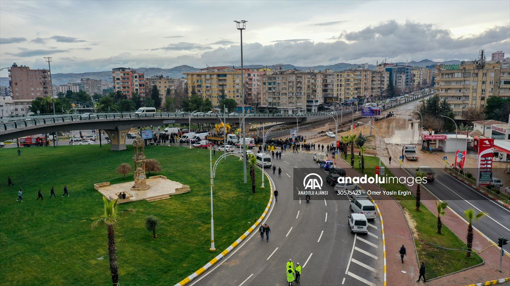 Şanlıurfa'da sel nedeniyle mahsur kalan vatandaşların kurtarılması için çalışma sürüyor