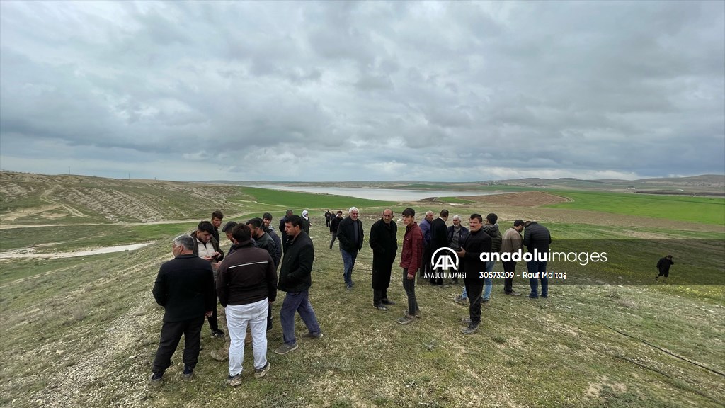 Şanlıurfa'da sel nedeniyle çöken yoldan geçen tır suya kapıldı