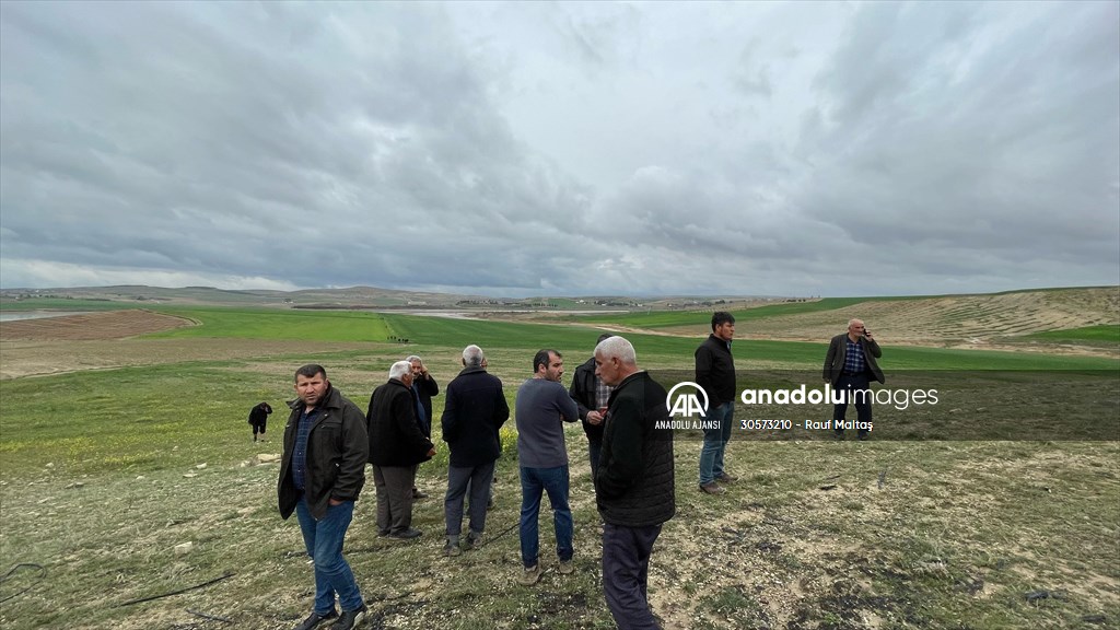 Şanlıurfa'da sel nedeniyle çöken yoldan geçen tır suya kapıldı