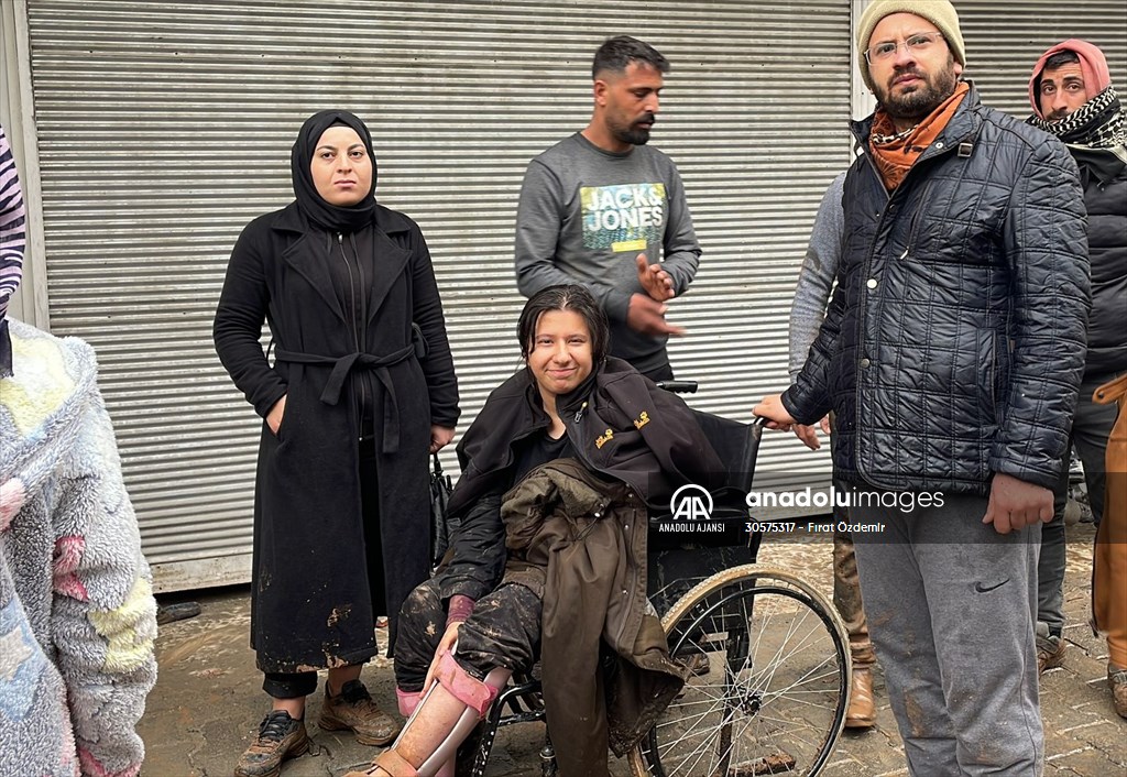 Şanlıurfa'da sel nedeniyle mahsur kalan vatandaşların kurtarılması için çalışma sürüyor