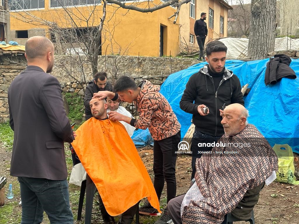 Şemdinli'de kuaför adayları köydeki engelli, yaşlı ve çocukları tıraş etti