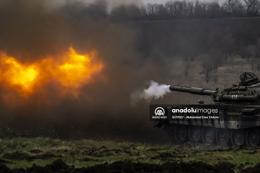 Ukrainian Army reinforces their tank brigade through firing practice in Zaporizhzhia