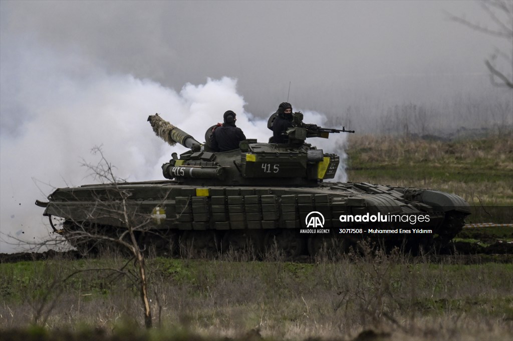 Ukrainian Army reinforces their tank brigade through firing practice in Zaporizhzhia