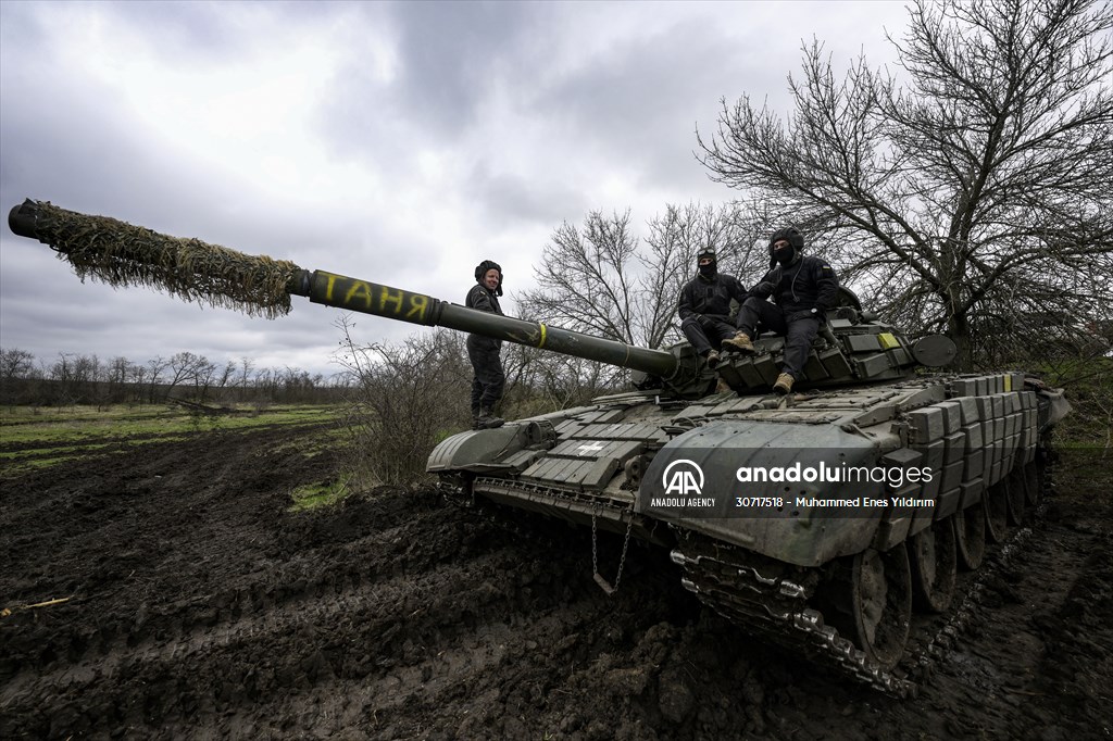 Ukrainian Army reinforces their tank brigade through firing practice in Zaporizhzhia