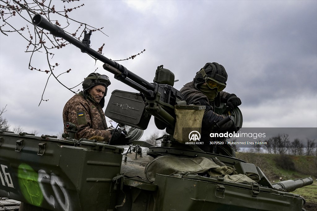 Ukrainian Army reinforces their tank brigade through firing practice in Zaporizhzhia
