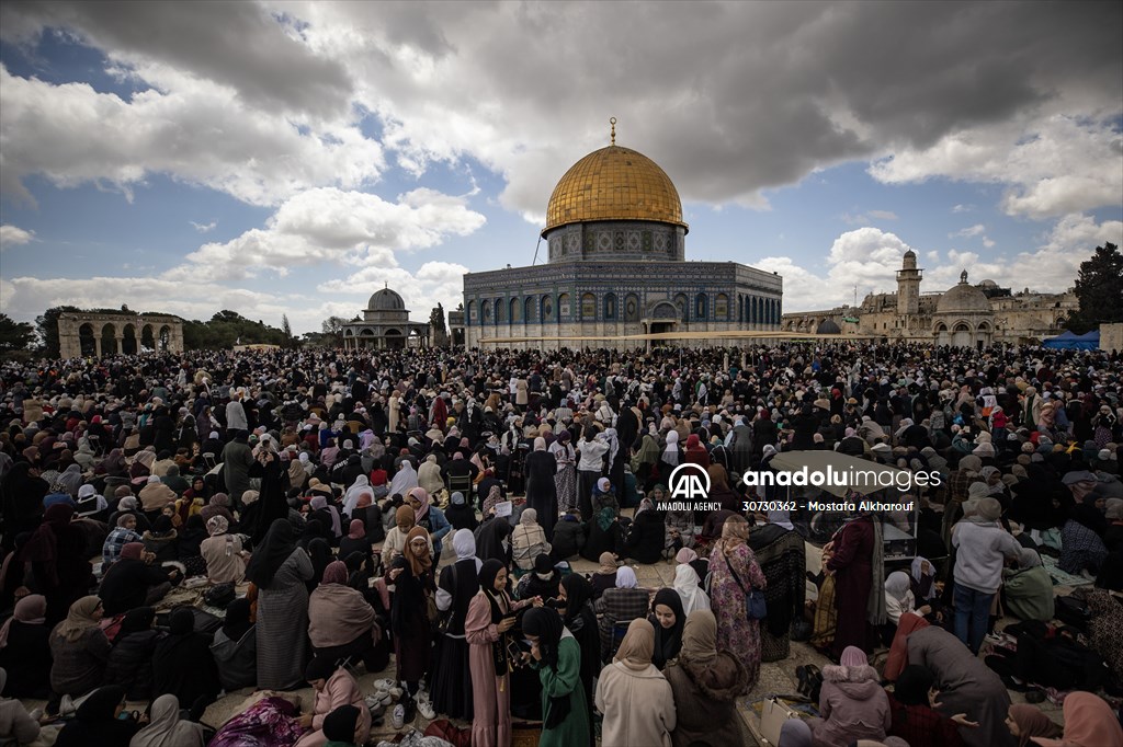 Second Friday prayer of Ramadan at Al-Aqsa