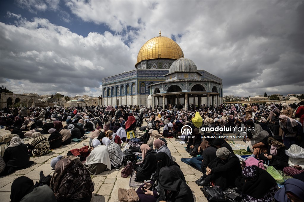 Second Friday prayer of Ramadan at Al-Aqsa