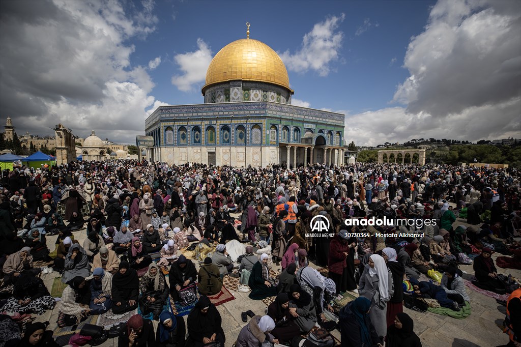 Second Friday prayer of Ramadan at Al-Aqsa