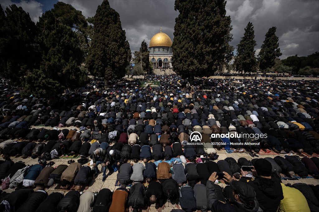 Second Friday prayer of Ramadan at Al-Aqsa