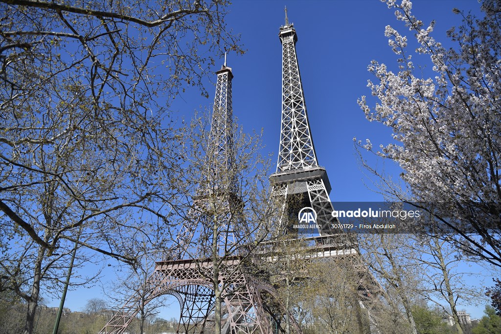 The piece of art 'Eiffela Tower' in Paris