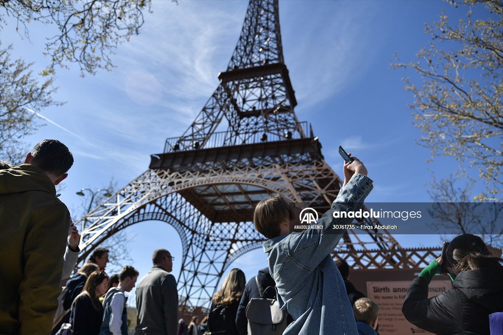 The piece of art 'Eiffela Tower' in Paris