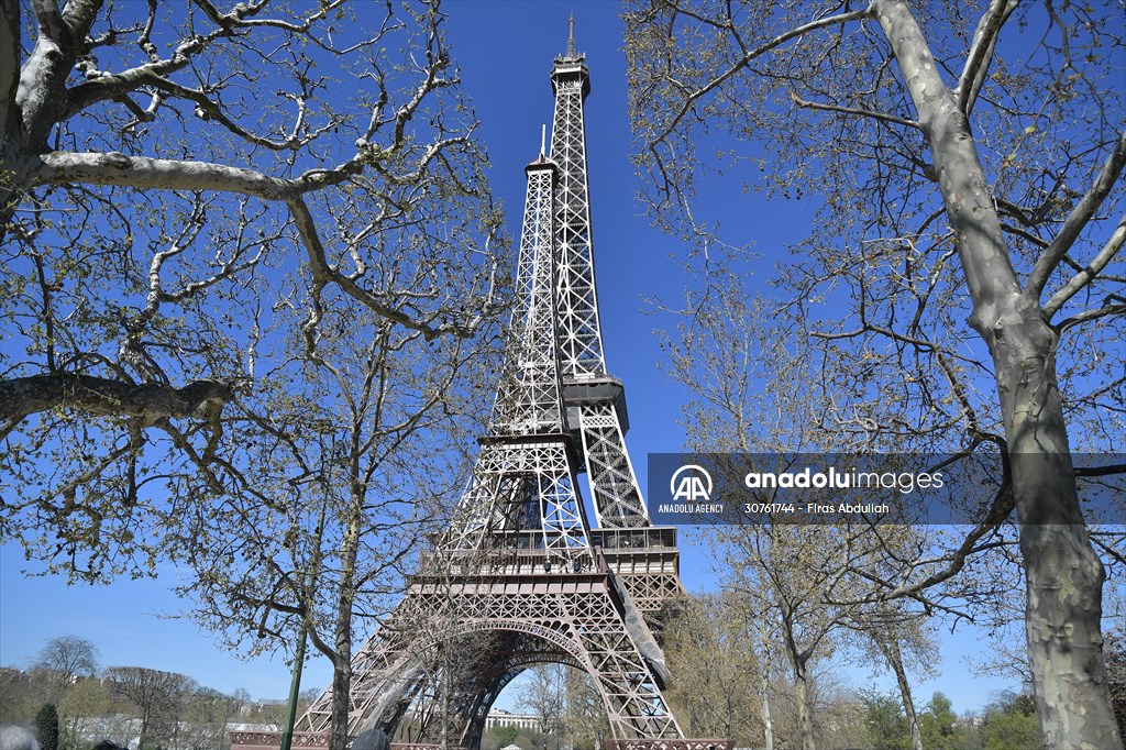 The piece of art 'Eiffela Tower' in Paris