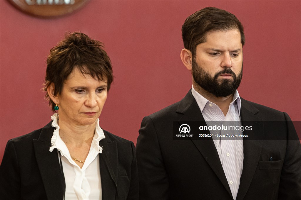 Chileans pay tribute to police officer killed by criminals
