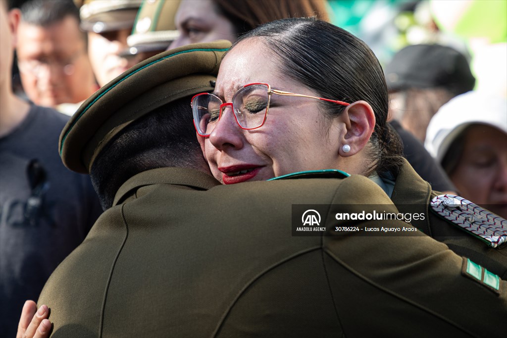 Chileans pay tribute to police officer killed by criminals