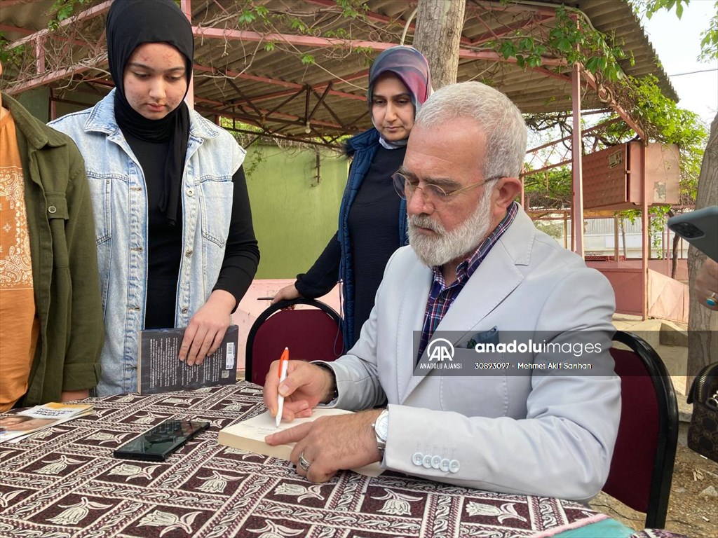 AK Parti Manisa Milletvekili Adayı Yenişehirlioğlu, Alaşehir'de çiftçilerle buluştu