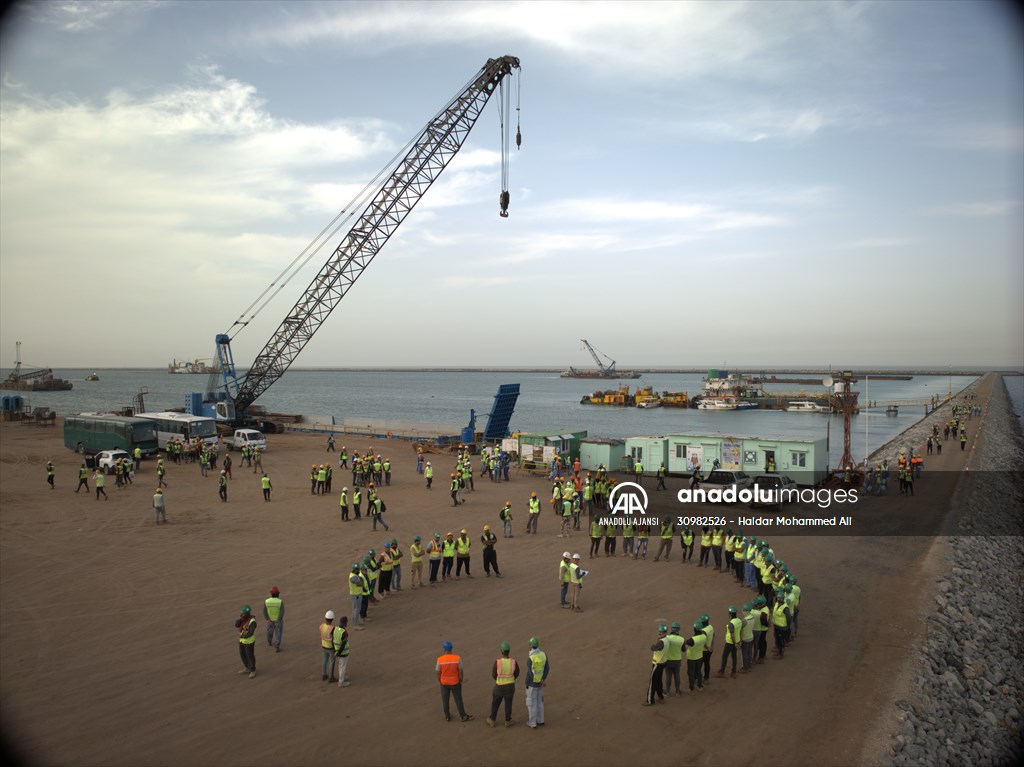 Orta Doğu'nun en büyük limanlarından Irak'taki Büyük Faw'ın inşaat çalışmaları devam ediyor