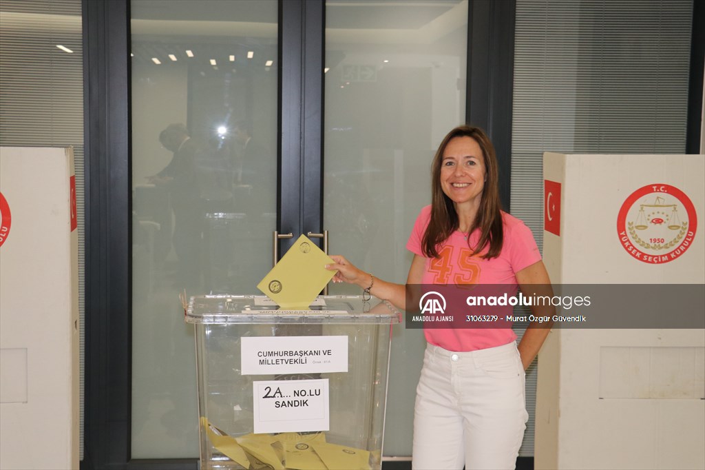 Güney Afrika'da Türkiye'deki 14 Mayıs seçimleri için oy kullanma işlemi başladı