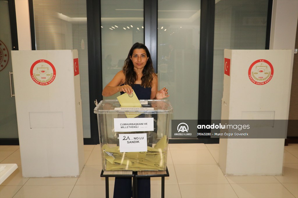 Güney Afrika'da Türkiye'deki 14 Mayıs seçimleri için oy kullanma işlemi başladı