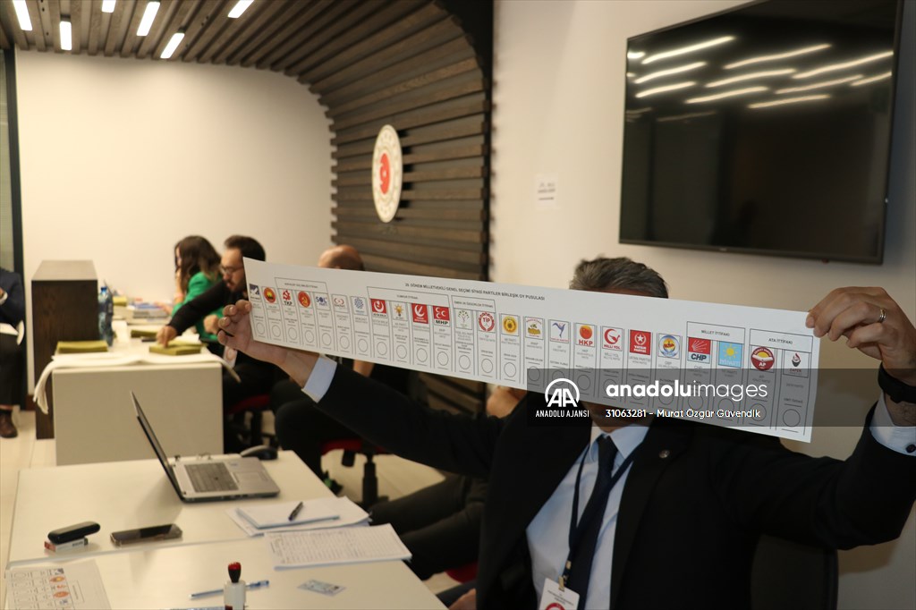 Güney Afrika'da Türkiye'deki 14 Mayıs seçimleri için oy kullanma işlemi başladı