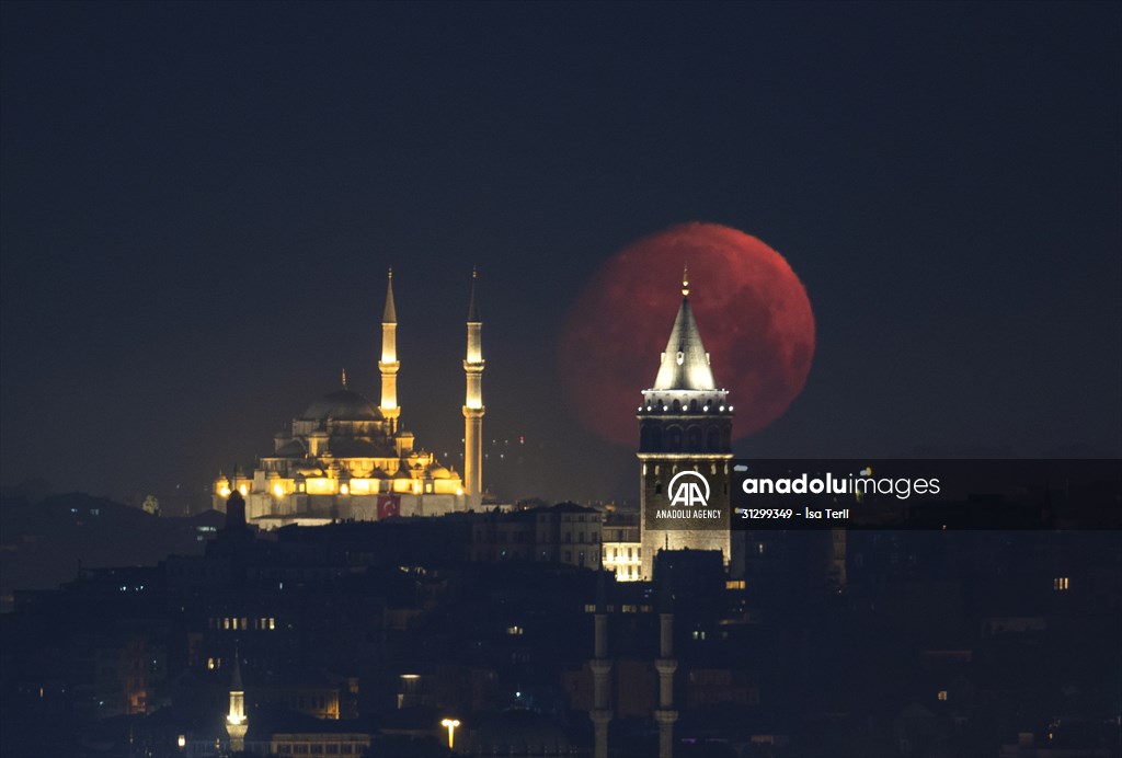 Full Moon appears over Istanbul