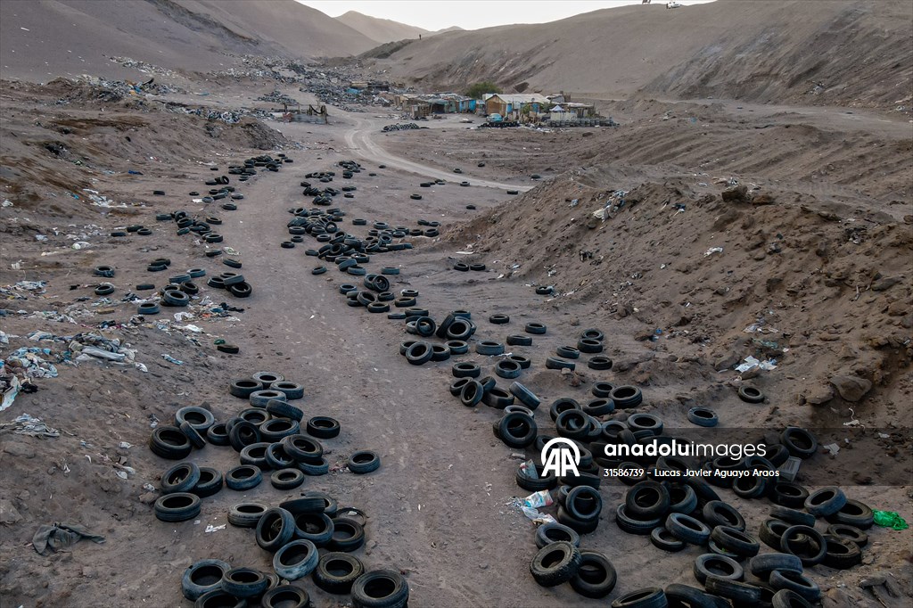 Tons of garbage accumulate at Atacama desert in Chile