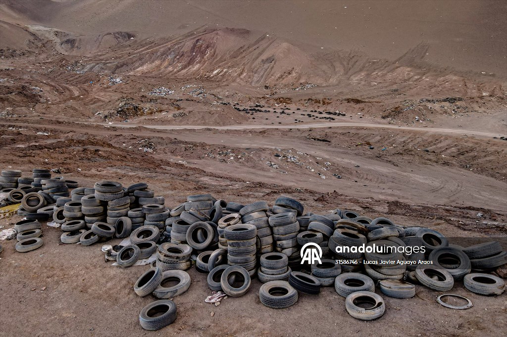 Tons of garbage accumulate at Atacama desert in Chile