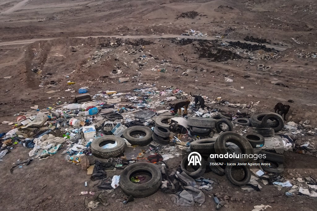 Tons of garbage accumulate at Atacama desert in Chile