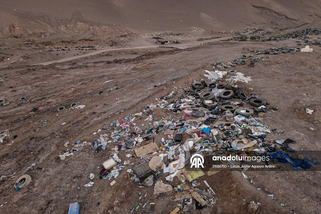 Tons of garbage accumulate at Atacama desert in Chile