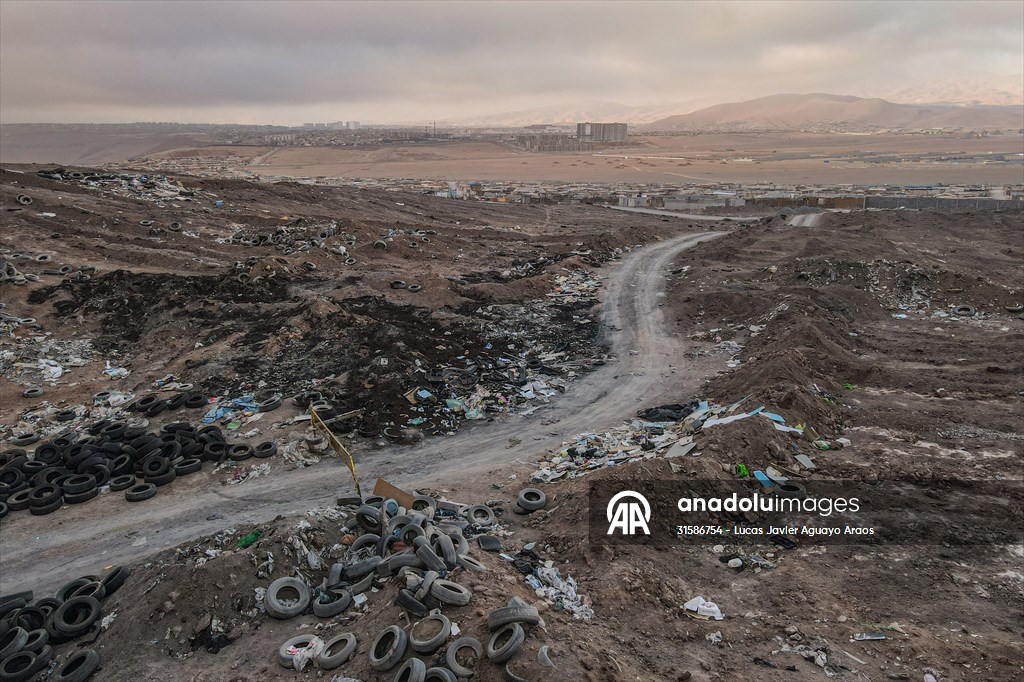 Tons of garbage accumulate at Atacama desert in Chile
