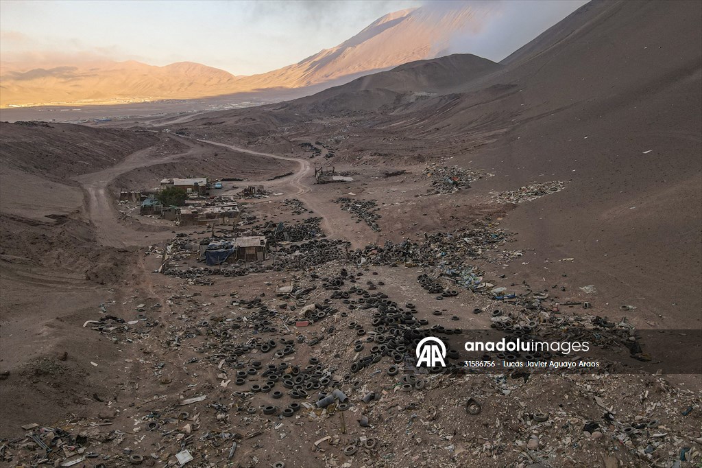 Tons of garbage accumulate at Atacama desert in Chile