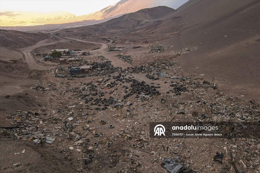 Tons of garbage accumulate at Atacama desert in Chile