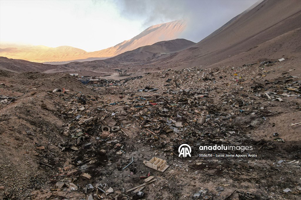 Tons of garbage accumulate at Atacama desert in Chile