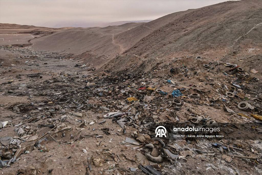 Tons of garbage accumulate at Atacama desert in Chile