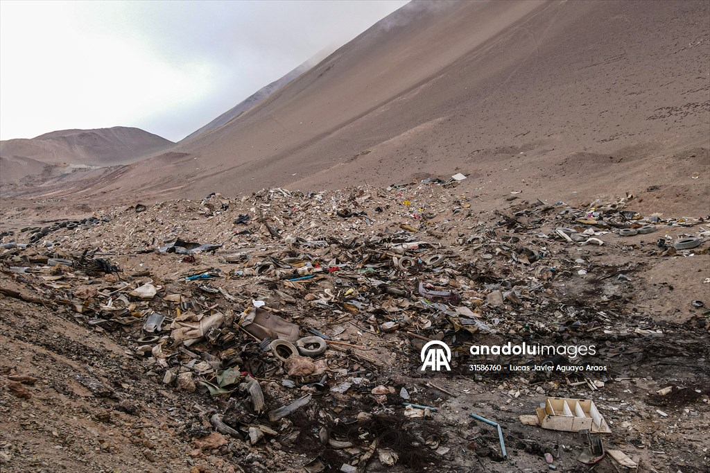 Tons of garbage accumulate at Atacama desert in Chile