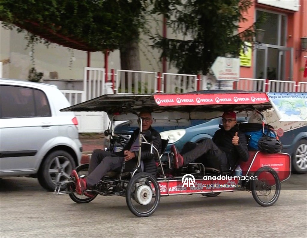 Güneş panelli bisikletle Fas'tan Dubai'ye BM İklim Değişikliği Konferansı için pedal çeviriyorlar