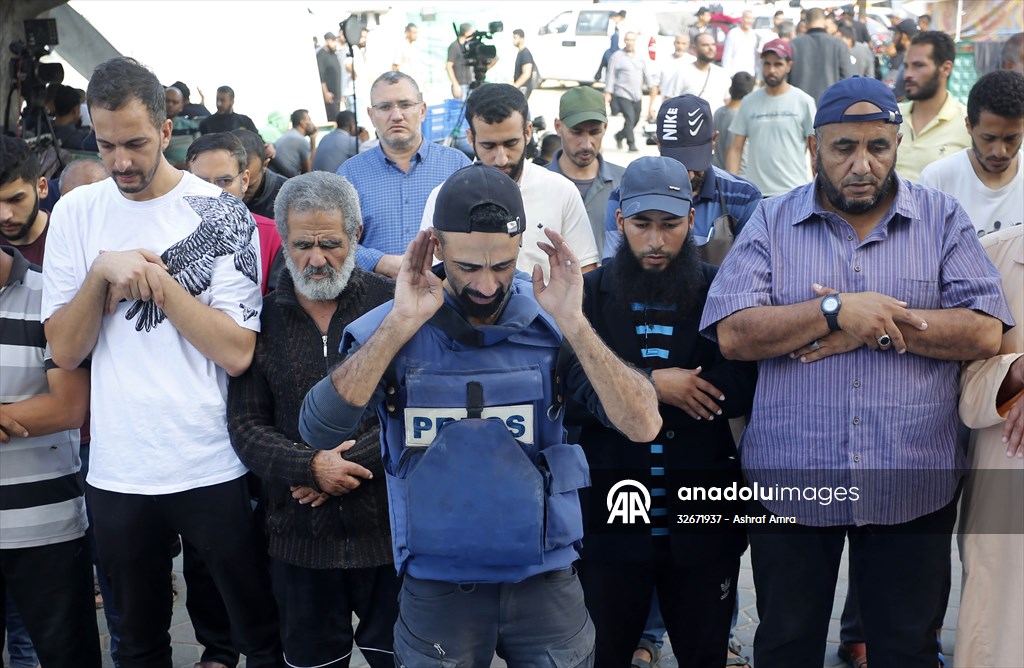 Anadolu Agency cameraman Mohammed Alaloul lost his 4 children and 3 siblings in the Israeli attack on Gaza