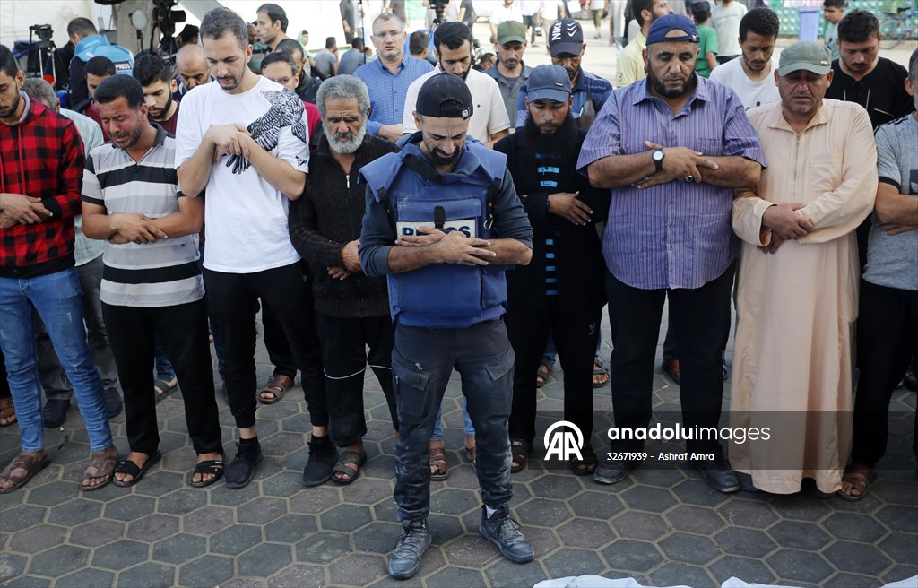 Anadolu Agency cameraman Mohammed Alaloul lost his 4 children and 3 siblings in the Israeli attack on Gaza