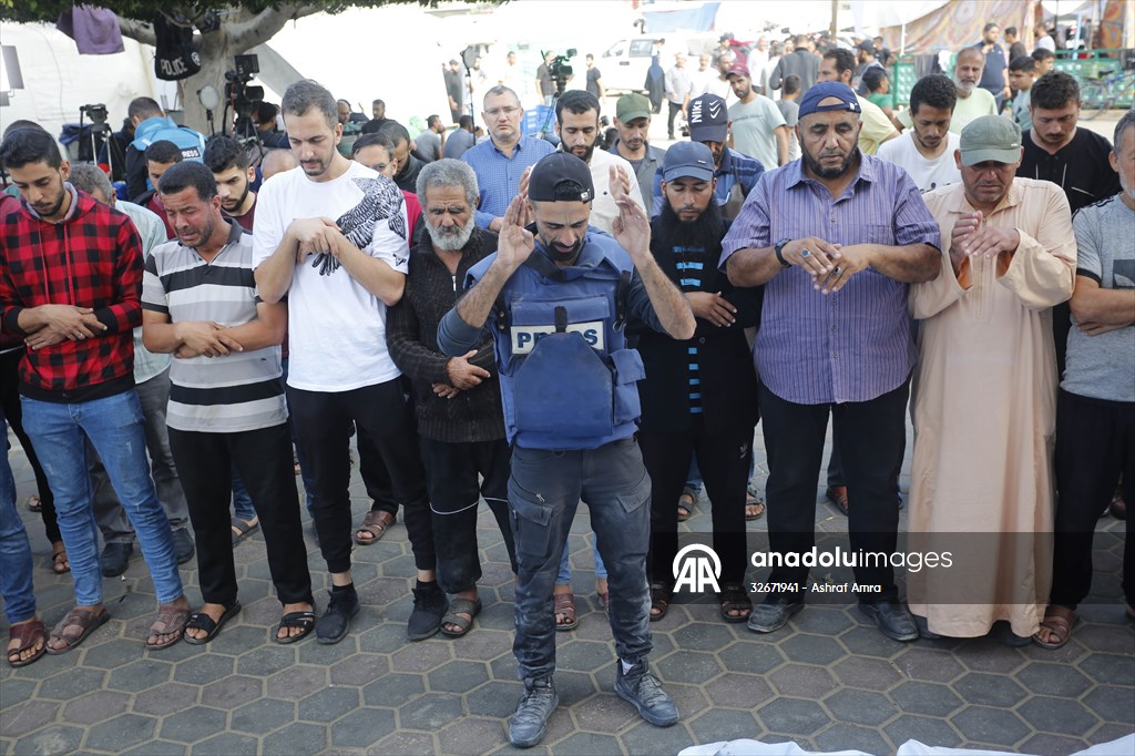 Anadolu Agency cameraman Mohammed Alaloul lost his 4 children and 3 siblings in the Israeli attack on Gaza