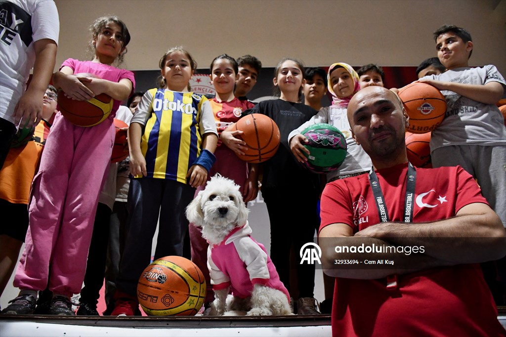 İki aylıkken sahiplenilen köpek 'Mila' gençlik merkezinde 7. yaşına girdi