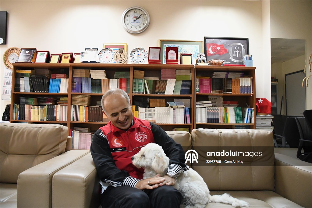 İki aylıkken sahiplenilen köpek 'Mila' gençlik merkezinde 7. yaşına girdi