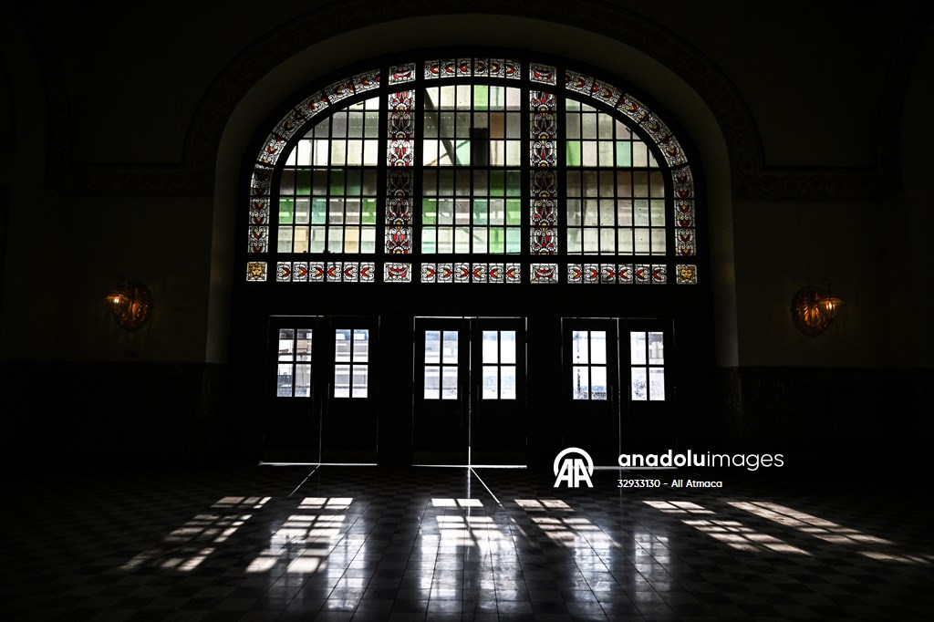 İstanbul'un sembollerinden tarihi Haydarpaşa Garı restorasyonla özgün haline kavuşuyor