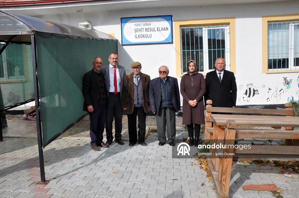 Köy enstitüsü mezunu emekli öğretmenlere duygulandıran davet