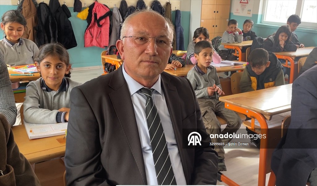 Köy enstitüsü mezunu emekli öğretmenlere duygulandıran davet