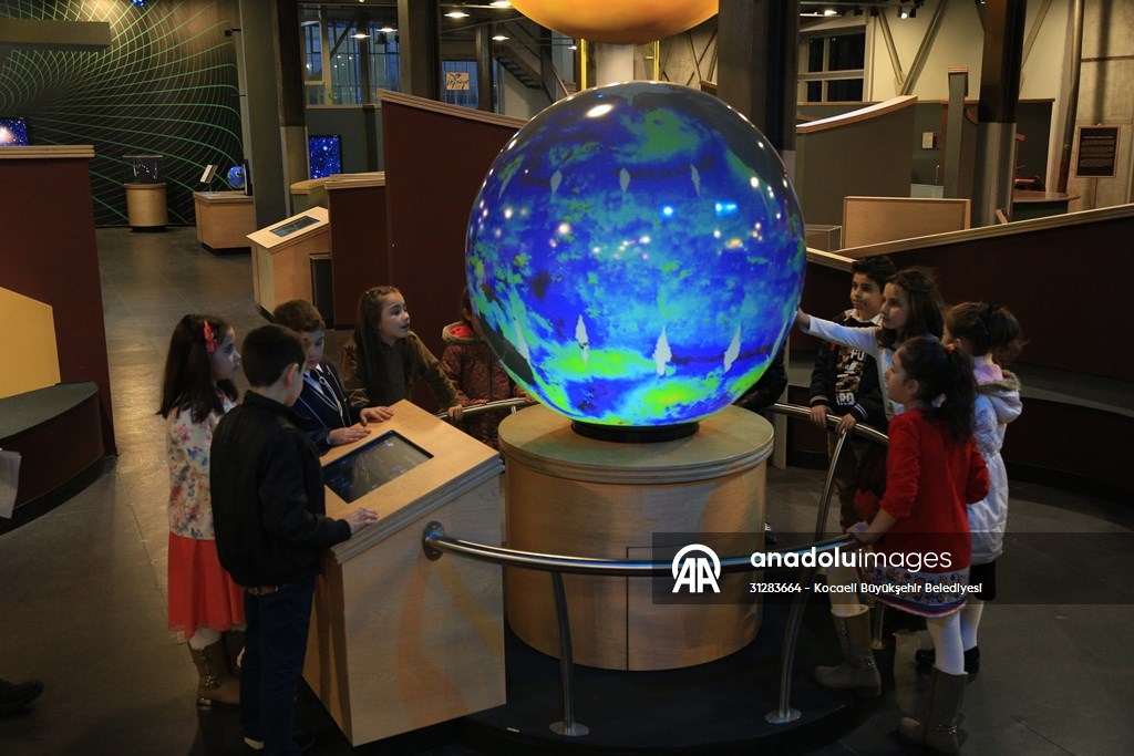 Kocaeli'de açılan 'Dinamik Dünya Galerisi' ilgi çekiyor